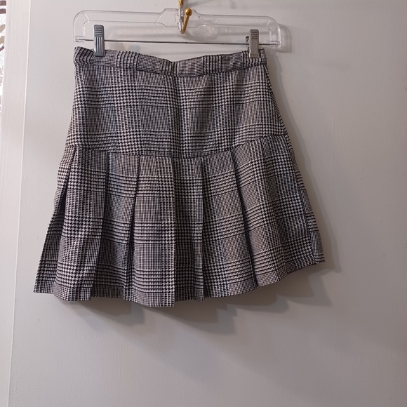 BUNDLE- 2 H&M Skirts - (1)Faux Leather Brown Skirt/(1) Pleated Houndstooth Skirt - Picture 5 of 8